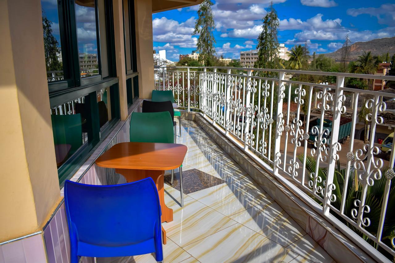 The Joy Hotel Voi Экстерьер фото